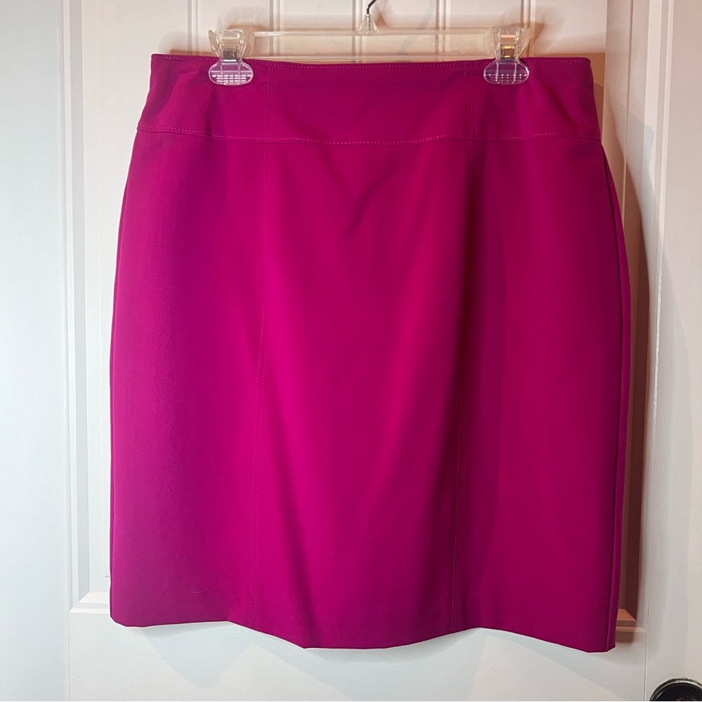 EUC Worthington Magenta Skirt Size 14